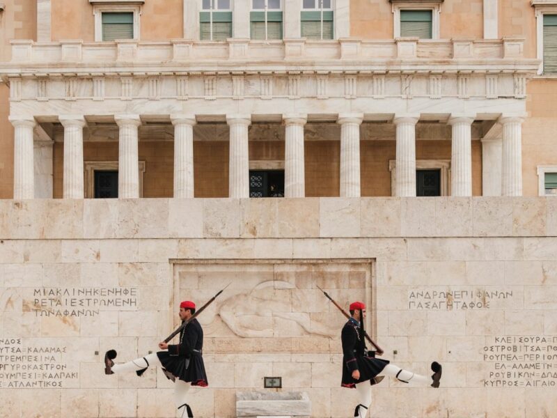greek soldiers outside of the greek parliament