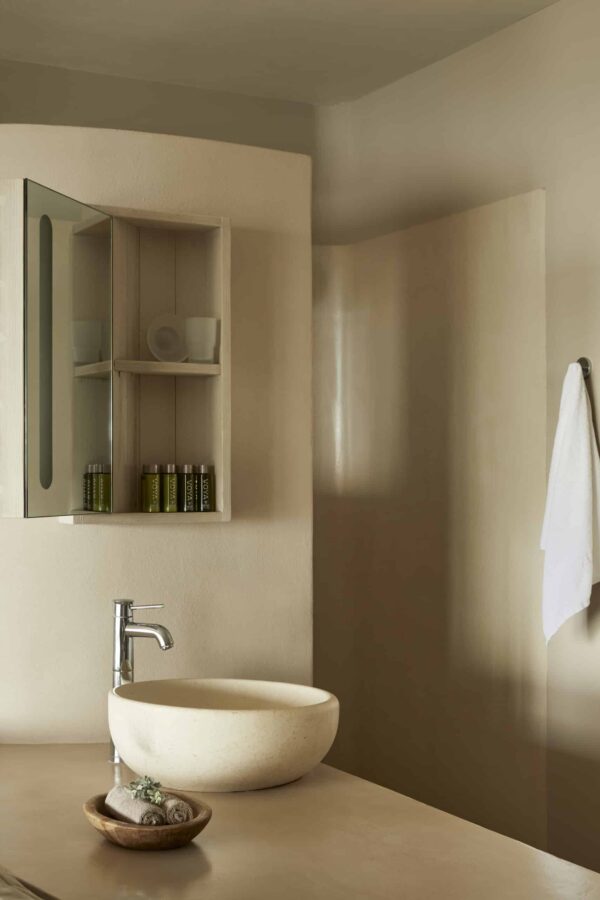 a luxury bathroom design in a luxury retreat